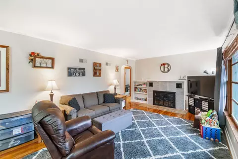 3021 Alameda St, Cedar Falls, IA 50613 photo 2