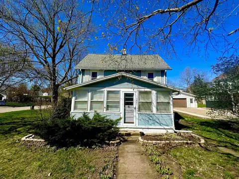 1421 Iowa St, Cedar Falls, IA 50613