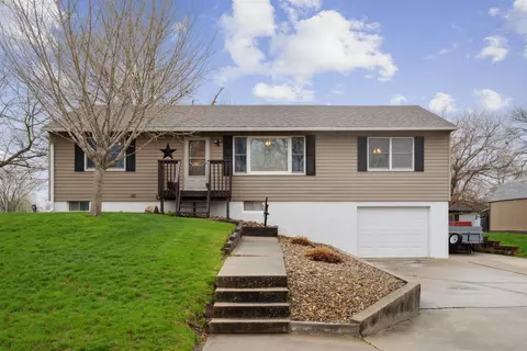 716 Elm St, Traer, IA 50675