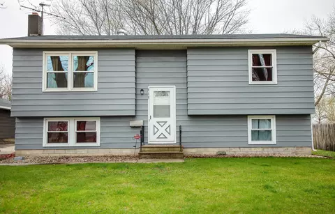313 NW 22nd St, Waverly, IA 50677