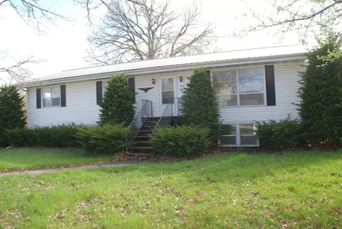 300 Mechanic St, Fayette, IA 52142