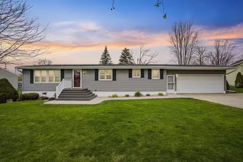 1215 E Charles St, Oelwein, IA 50662