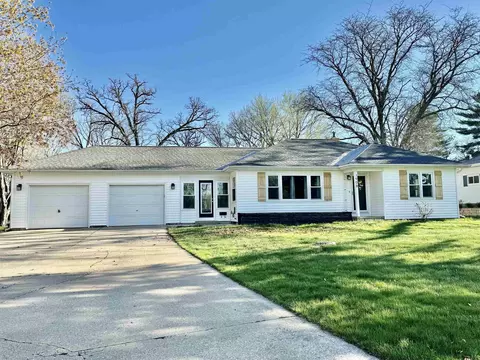 1908 Hawthorne Dr, Cedar Falls, IA 50613