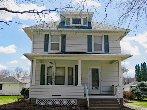 709 Center Ave, Decorah, IA 52101
