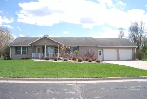 702 Lovers Lane Ct, Fayette, IA 52142