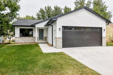 317 W 22 St, Cedar Falls, IA 50613