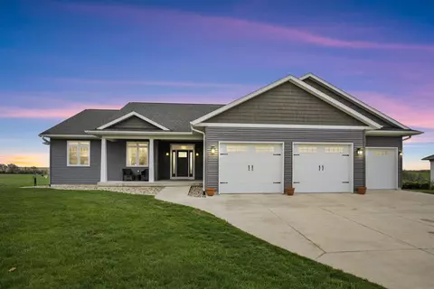 1410 E Knoll Ct, Oelwein, IA 50662