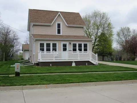 401 E 3rd St, Monticello, IA 52310