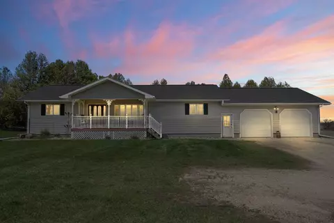 23206 255th St, Waucoma, IA 52171