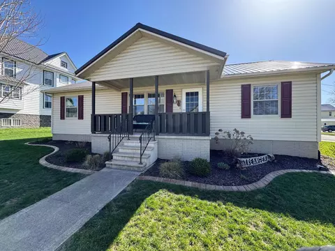 8 SW 6 St, Waukon, IA 52172
