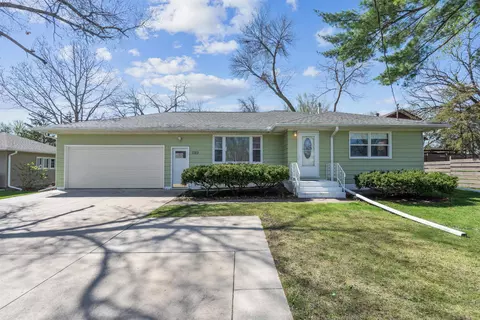 1723 Rainbow Dr, Waterloo, IA 50701