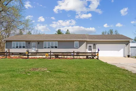 2201 220th St, Independence, IA 50644