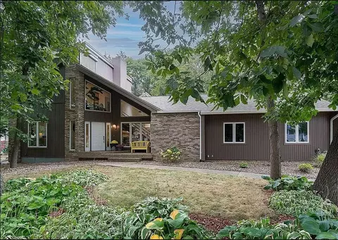 2628 Willow Ln, Cedar Falls, IA 50613