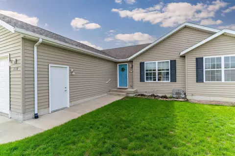 1520 Springbrook Dr, Cedar Falls, IA 50613