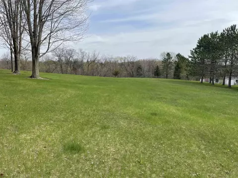 2045 Grandview Rd, Decorah, IA 52101