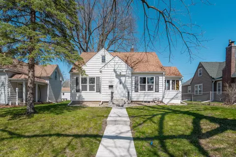 932 Kingsley Ave, Waterloo, IA 50701