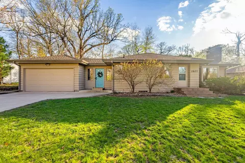 2807 Acorn Ln, Cedar Falls, IA 50613