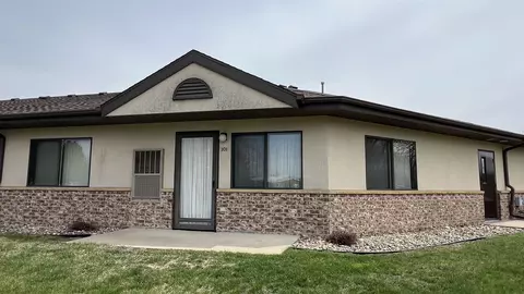 520 S 1st Ave #101, New Hampton, IA 50659