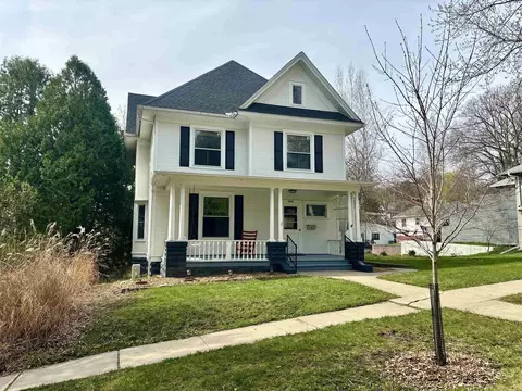 705 Franklin St, Decorah, IA 52101