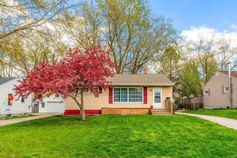 1421 Vermont St, Waterloo, IA 50702