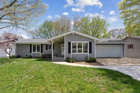 937 Lynda Rd, Waterloo, IA 50701