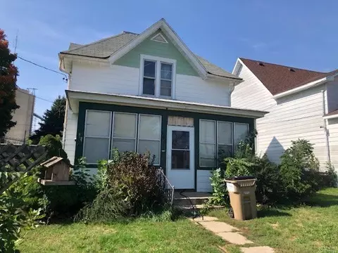 165 N 3rd St, Maynard, IA 50655