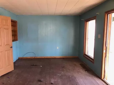 165 N 3rd St, Maynard, IA 50655 photo 2