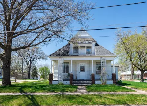 1407 4th St, Gilbertville, IA 50634