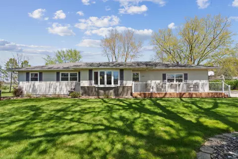 3951 Cedar Terrace Dr, Waterloo, IA 50702