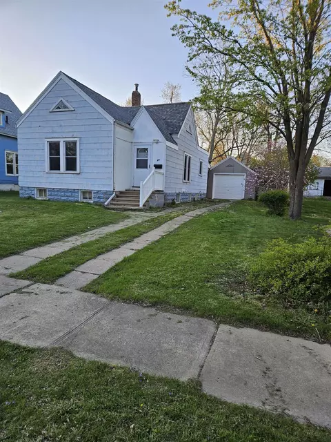 19 4th St NW, Oelwein, IA 50662