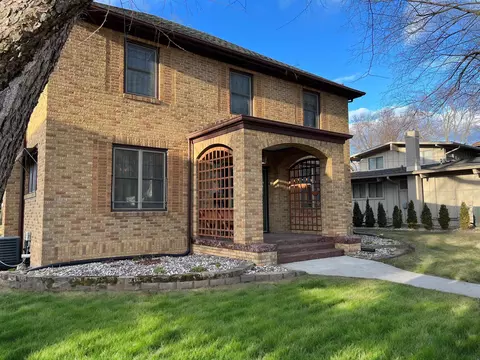 25 4th Ave NW, Waukon, IA 52172