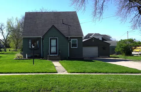 202 W 4th St, Wellsburg, IA 50680