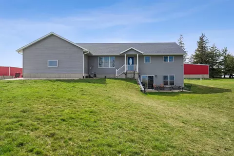 1677 Victor Ave, Winthrop, IA 50682