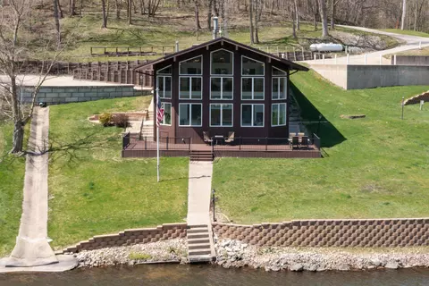 25954 225th Ave, Delhi, IA 52223
