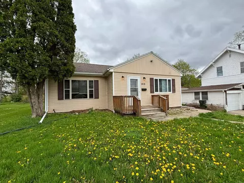 1616 College St, Cedar Falls, IA 50613