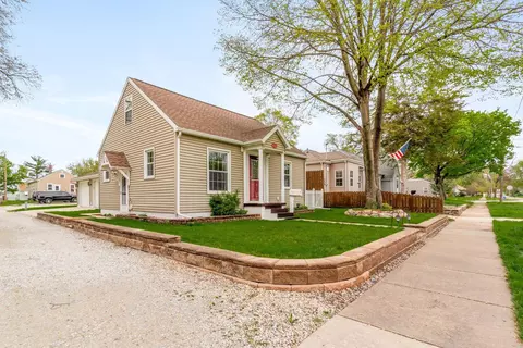 1112 Newton St, Waterloo, IA 50703