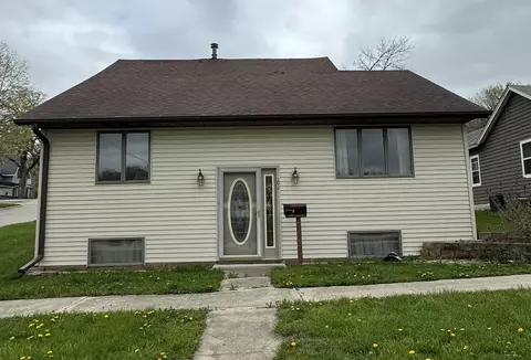 902 River St, Decorah, IA 52101