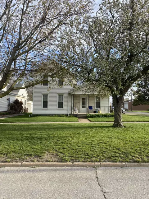 705 Clark St, Dysart, IA 52224
