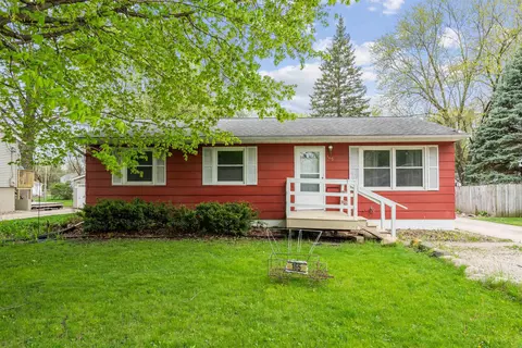 165 Hollywood Ave, Waterloo, IA 50701