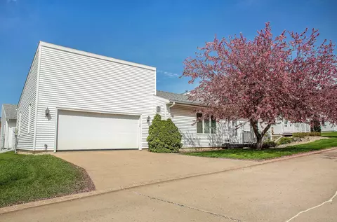 816 6th St NW, Waverly, IA 50677