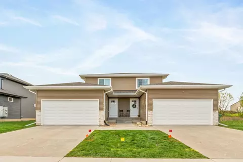 4300 Mourning Dove Dr, Waterloo, IA 50702