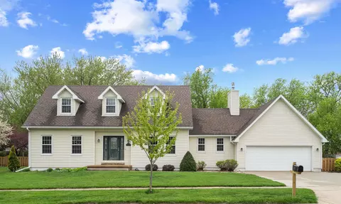 517 Jessica Ln, Cedar Falls, IA 50613