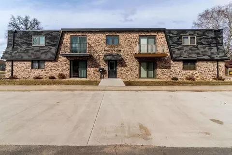 809 3rd St #6, Reinbeck, IA 50669