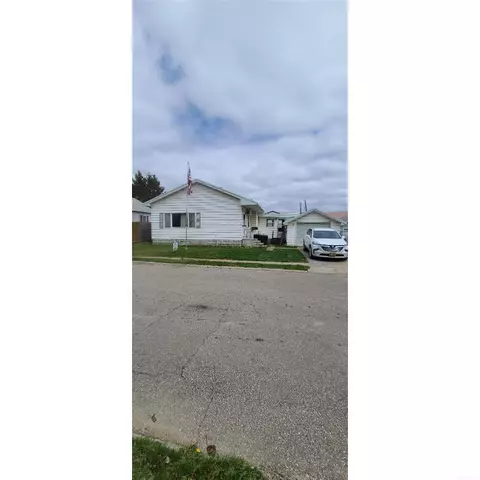 504 1st St, La Porte City, IA 50651