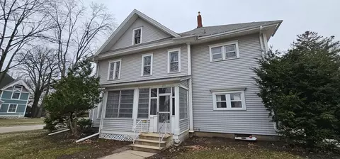 201 N Iowa St, Charles City, IA 50616