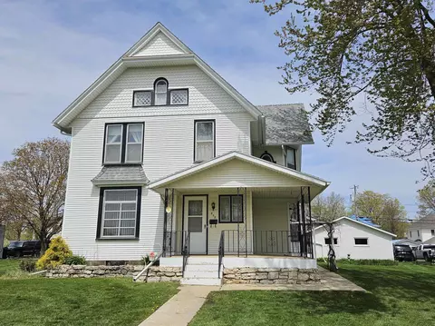 212 E 5th Ave, Cresco, IA 52136