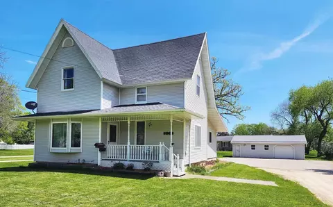 1005 N Franklin St, Manchester, IA 52057