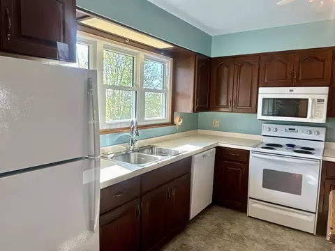 404 Pleasant Hill Dr, Decorah, IA 52101 photo 5