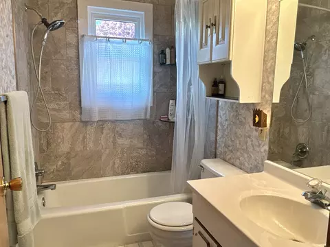 404 Pleasant Hill Dr, Decorah, IA 52101 photo 9