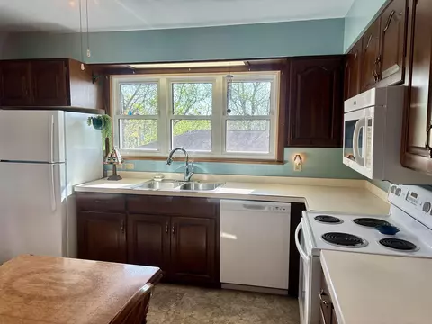 404 Pleasant Hill Dr, Decorah, IA 52101 photo 6